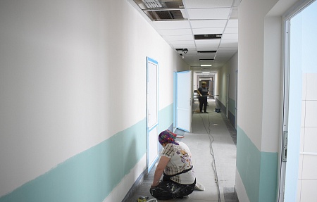В Володарском районе продолжается ремонт поликлиники